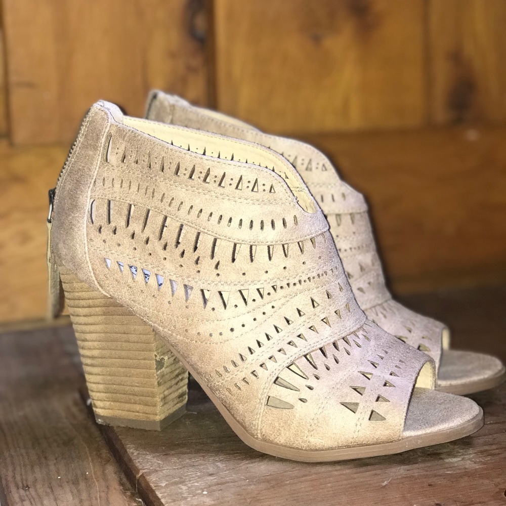 Not Rated ➳ Laser cut out heels